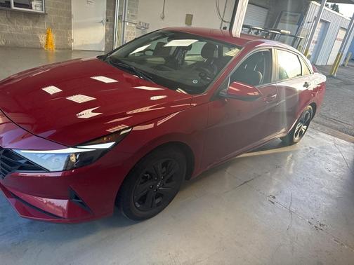 2022 Hyundai ELANTRA SEL