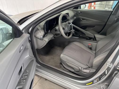 2021 Hyundai ELANTRA SE