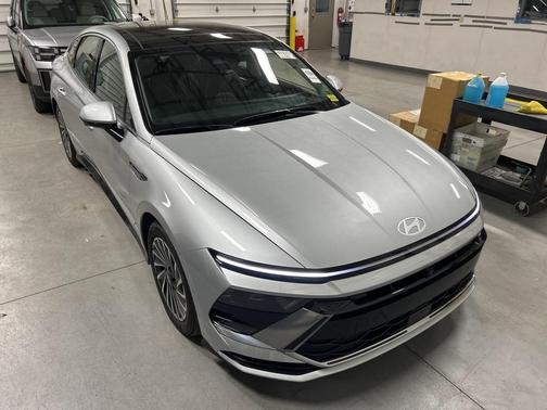 2024 Hyundai SONATA Hybrid Limited
