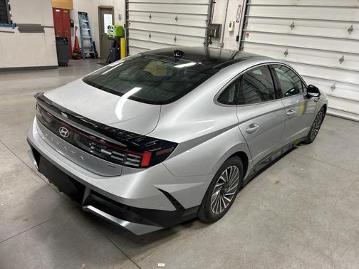 2024 Hyundai SONATA Hybrid Limited