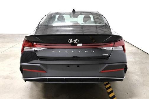 2025 Hyundai ELANTRA HEV SEL Sport