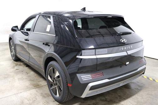 2025 Hyundai IONIQ 5 SE