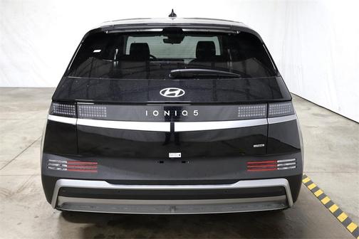 2025 Hyundai IONIQ 5 SE