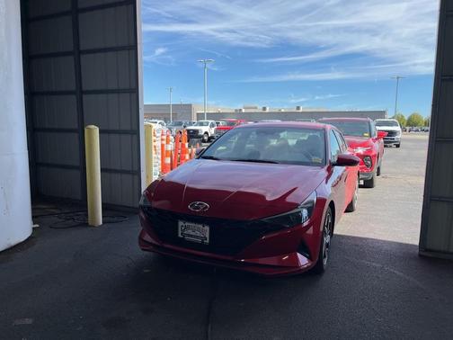 2023 Hyundai ELANTRA SEL