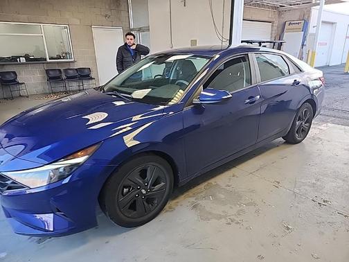 2022 Hyundai ELANTRA SEL