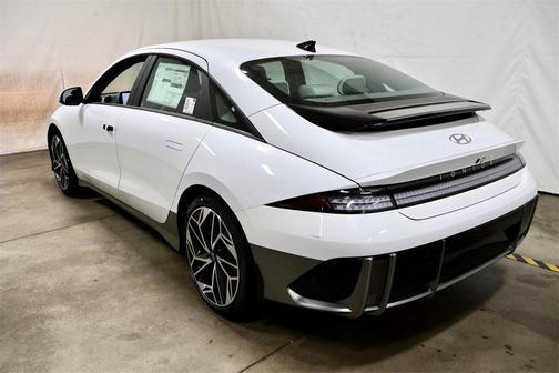 2025 Hyundai IONIQ 6 SEL