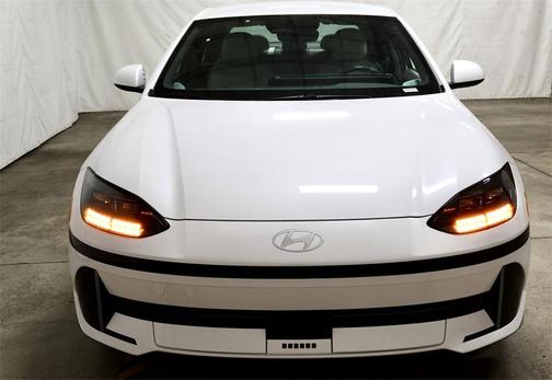 2025 Hyundai IONIQ 6 SEL
