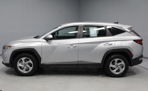 2023 Hyundai TUCSON SE