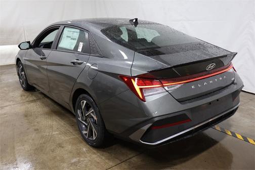 2025 Hyundai ELANTRA HEV SEL Sport