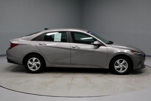 2023 Hyundai ELANTRA SE