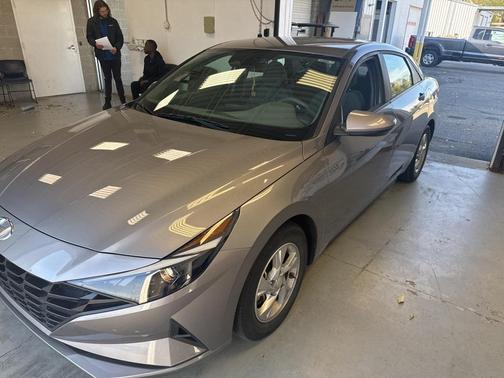 2023 Hyundai ELANTRA SE