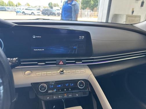2022 Hyundai ELANTRA Limited