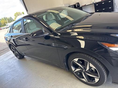 2022 Hyundai ELANTRA Limited