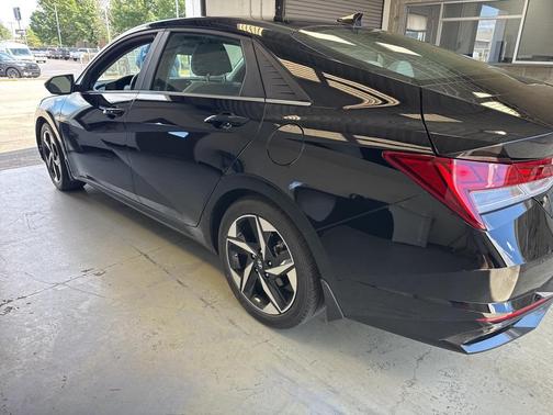 2022 Hyundai ELANTRA Limited