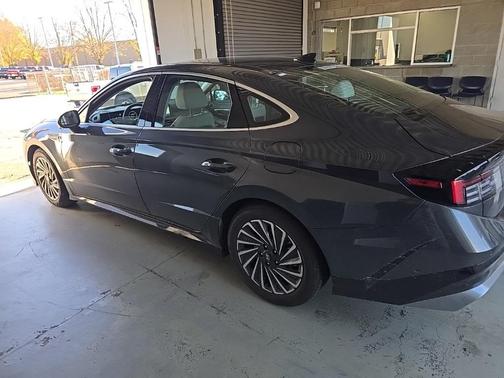 2024 Hyundai SONATA Hybrid Limited