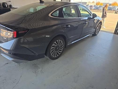 2024 Hyundai SONATA Hybrid Limited