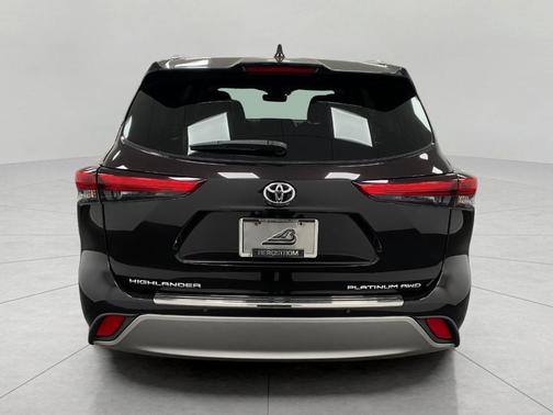 Opulent Amber 2021 Toyota Highlander Platinum