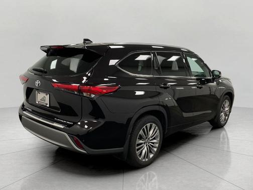 Opulent Amber 2021 Toyota Highlander Platinum