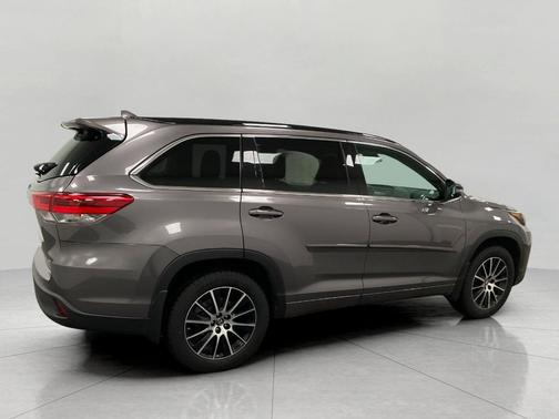 2017 Toyota Highlander SE