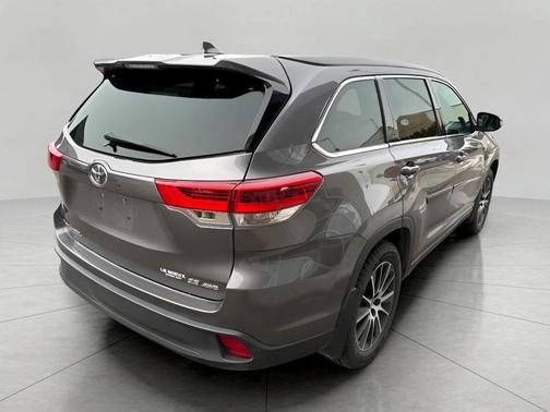 2017 Toyota Highlander SE