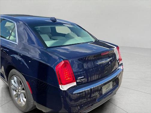 2016 Chrysler 300 Limited