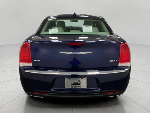 2016 Chrysler 300 Limited