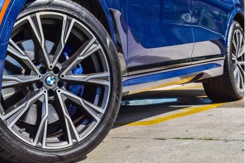 2022 BMW X7 M50i