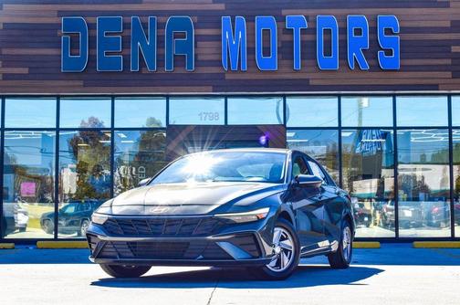 2025 Hyundai ELANTRA SE