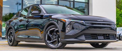 Aurora Black Pearl 2025 Kia K4 EX