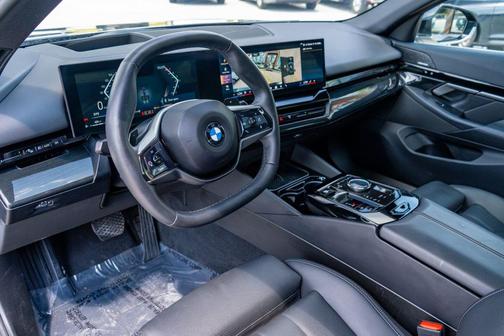 Dark Graphite 2025 BMW 530 530i