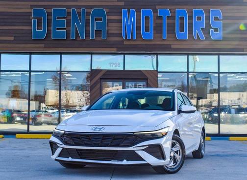 2025 Hyundai ELANTRA SE