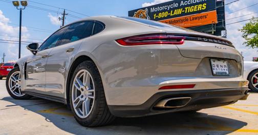 Chalk 2018 Porsche Panamera 4