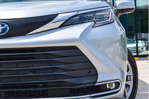 2021 Toyota Sienna XLE 8 Passenger