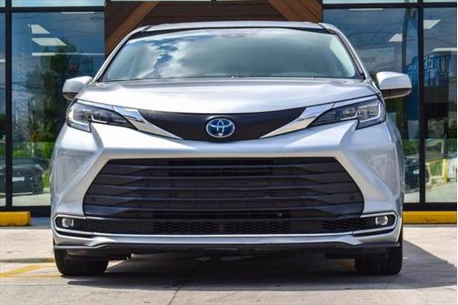 2021 Toyota Sienna XLE 8 Passenger