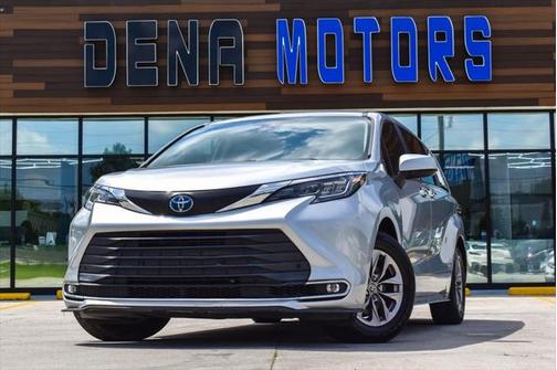 2021 Toyota Sienna XLE 8 Passenger