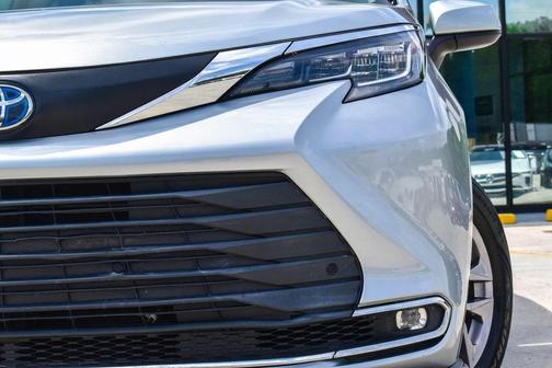 2021 Toyota Sienna XLE 8 Passenger