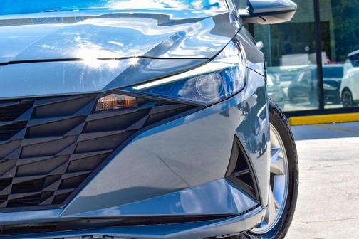 2022 Hyundai ELANTRA SE