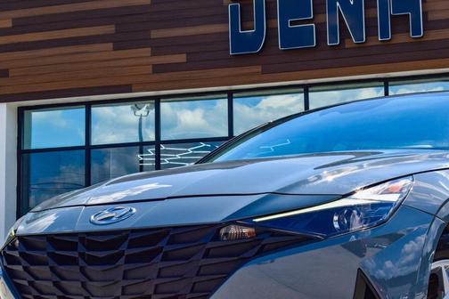 2022 Hyundai ELANTRA SE