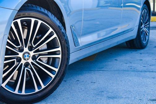 2019 BMW 530 530i