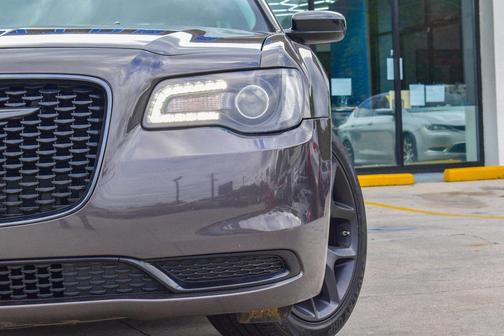 2022 Chrysler 300 Touring