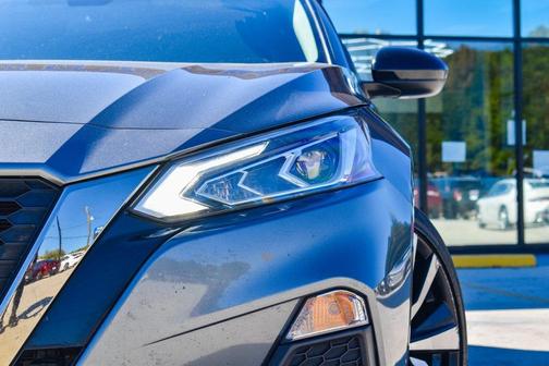 2022 Nissan Altima SR FWD