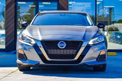 2022 Nissan Altima SR FWD