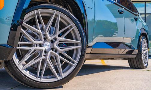 Cape York Green Metallic 2023 BMW XM Base