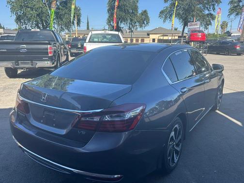Gray 2017 Honda Accord EX-L