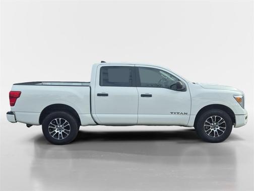 2023 Nissan Titan SV