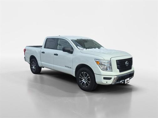 2023 Nissan Titan SV