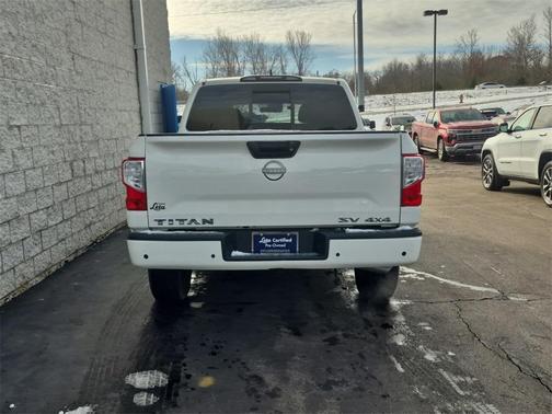 2023 Nissan Titan SV