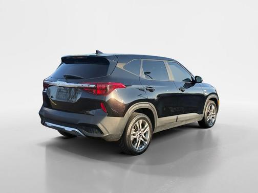 Cherry Black 2022 Kia Seltos LX