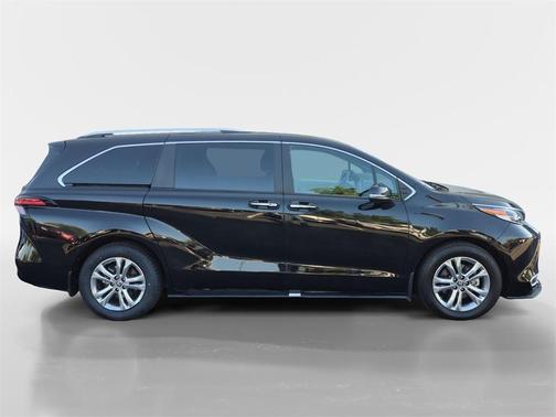 2023 Toyota Sienna Platinum 7 passenger