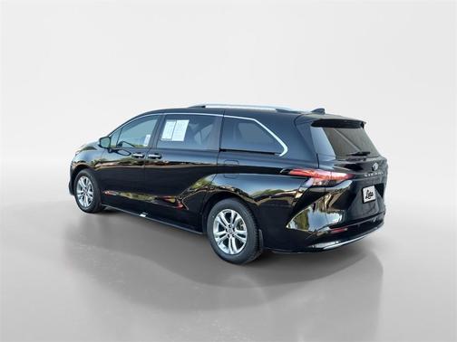 2023 Toyota Sienna Platinum 7 passenger